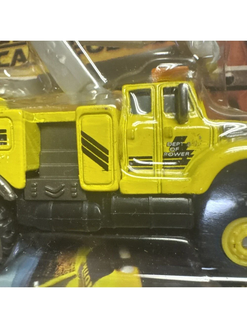 Tonka Metal Cherry Picker Bucket Truck City Defenders 1:64 Yellow 2014